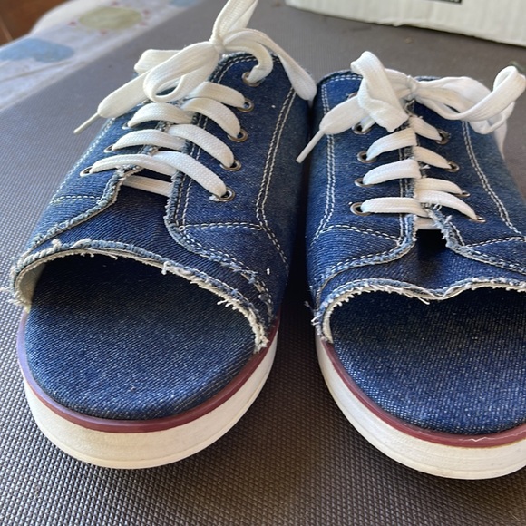 Slip on stresses denim shoe! - Picture 7 of 8